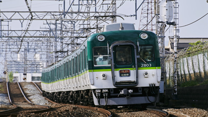 緑が基調の電車